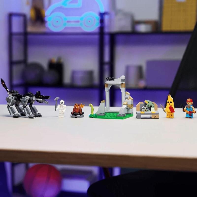LEGO Fortnite Acampamento de Peely e Sparkplug 250Pçs7+77075